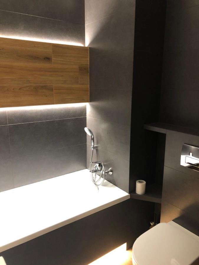 Apartament Chopina Łomianki エクステリア 写真